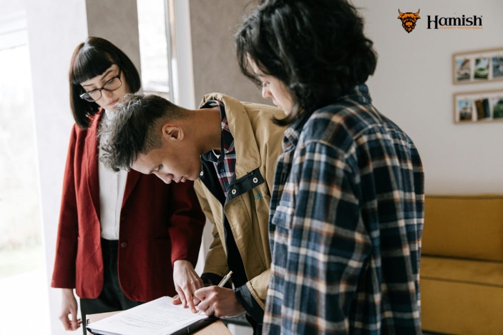 FIVE WAYS TO WORK TOGETHER AS A TOP-NOTCH TEAM 2 Seller preparing property documents with solicitor