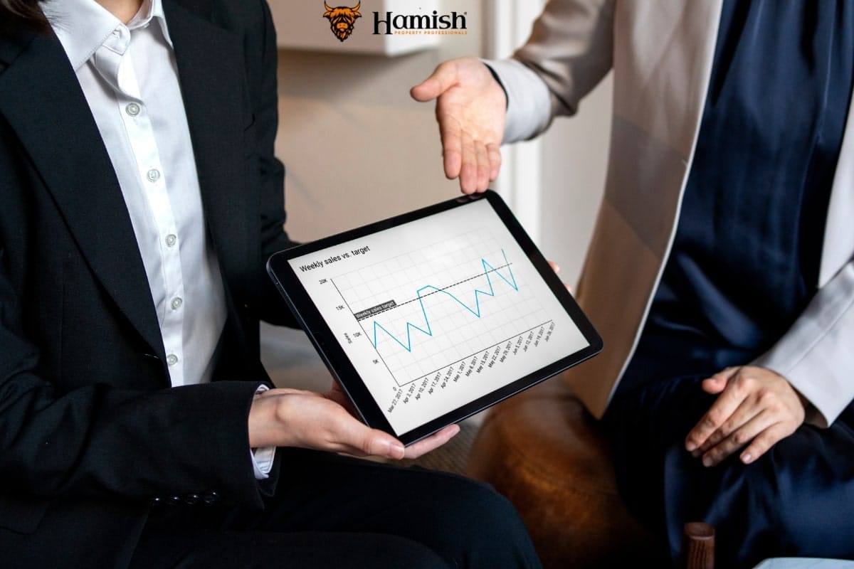 ACCURATE VALUATIONS AND HOW TO ENSURE YOU GET THE RIGHT PRICE 3 Estate agent analysing property market trends