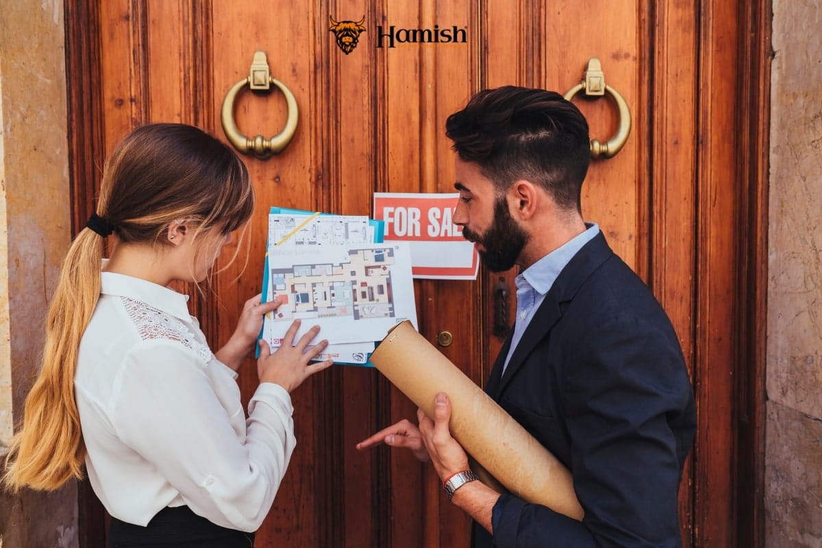 ACCURATE VALUATIONS AND HOW TO ENSURE YOU GET THE RIGHT PRICE 1 Expert reviewing market data for accurate property valuation