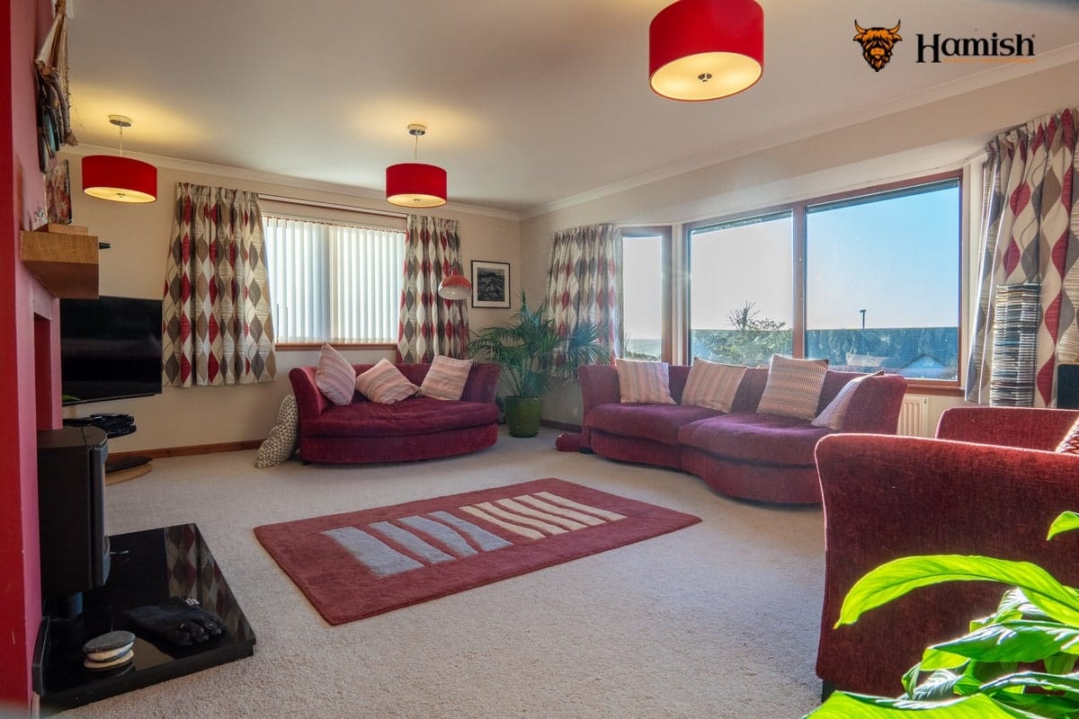 ACCURATE VALUATIONS AND HOW TO ENSURE YOU GET THE RIGHT PRICE 2 Spacious living room showcasing factors beyond square footage.