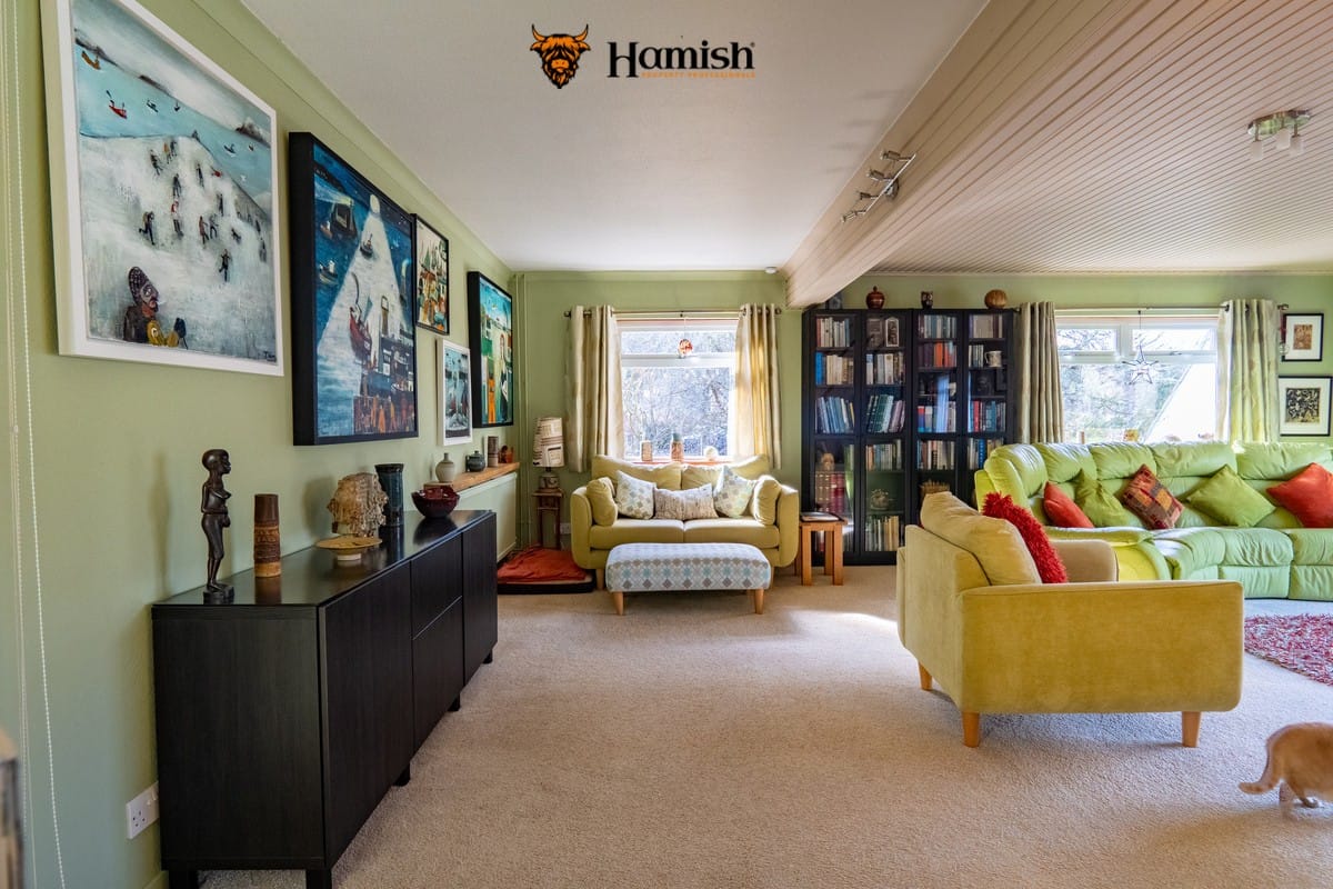 HOW TO SELL & DOWNSIZE WITHOUT COMPROMISING ON LIFESTYLE 1 Home with smart storage and functional design